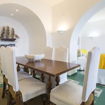 San Montano Apartman *